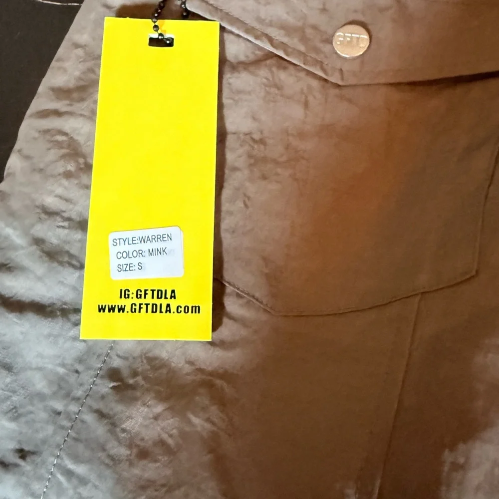 NWT‎ GFTD LA MENS  SZ SM NYLON MINK COLORED WINDBREAKER PANTS. SNAP POCKETS